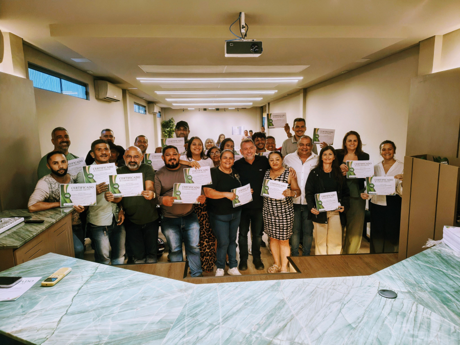 Parceria entre ACISA e UMAMRB ganha destaque com presença do prefeito Alysson Bestene em evento de premiação